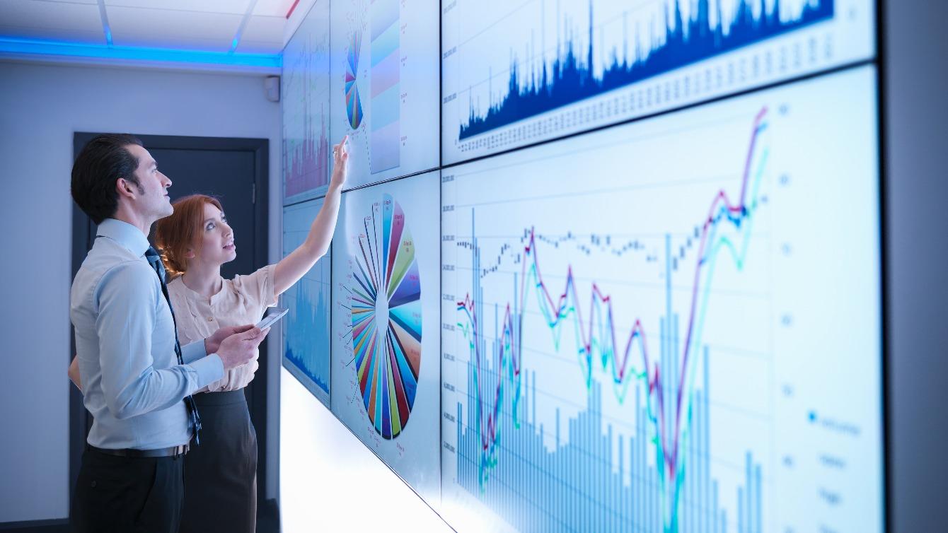 De koers bepalen: essentiële stappen en valkuilen van financiële transformaties in de verzekeringssector